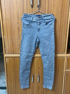 Grey High-Waisted Skinny Jeans