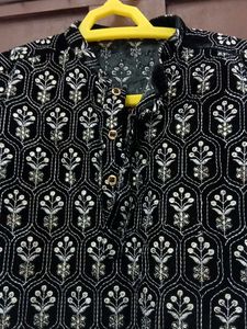 Stylish Black &amp; White Printed Kurta