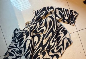 H&amp;M Stylish Swirl Print Cropped Top