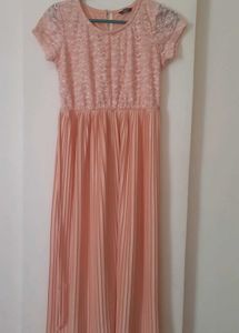 Elegant Lace & Pleated Maxi Dress