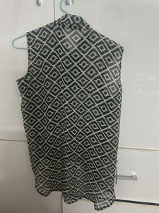 Sleeveless Geometric Print Blouse