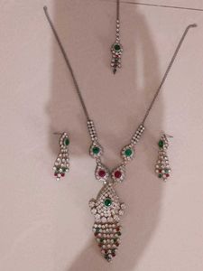 Stunning Emerald and Ruby Necklace Set