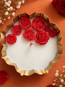 urli candle with red roses