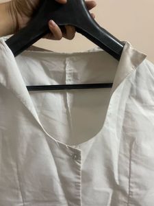 Classic White Sleeveless Button-Up Top