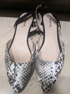 Very Good Condition Sandals