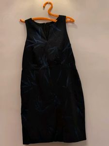 Classy Ann Taylor USA- Back Zipper and slit