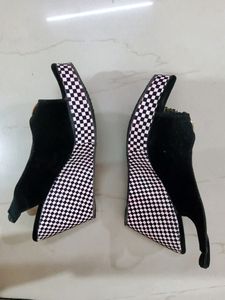 Checkered Black Heel Wedges Sandal