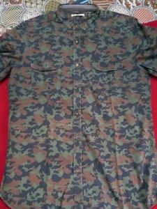 Men's Camouflage Button-Up Shirt chest pockets