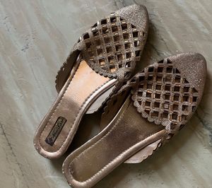 Preloved Valentine Sale 🔥 Golden Rajasthani Jutti