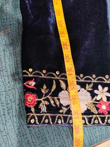 Elegant Velvet Kurta Set m size or XL ko achha fit