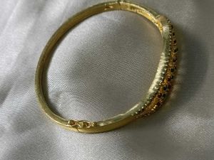 Elegant 22kt Gold Tone Bangle with Red &amp; Green Sto