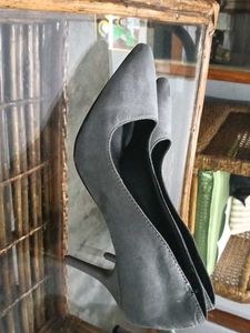 Elegant Gray Pointed Heels