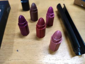 5-in-1 Lipstick Set 💄