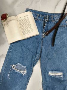 A beautiful Blue Torn jeans.