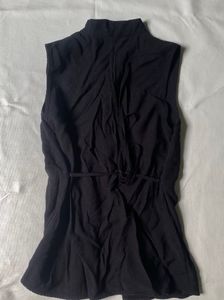 Chic Black Twist Front Sleeveless Top