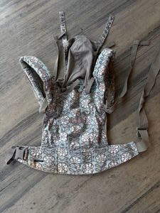 Ergonomic baby carrier