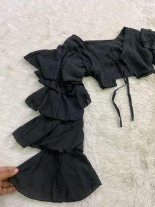 Black Ruffled Sleeve Cropped Top