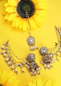 Beautiful Heavy Jhumka With Mangtika Set