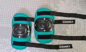 Jonex Helmet &amp; 2 Knee caps for sports activities