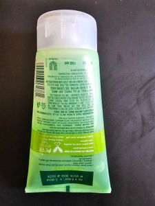 Simple Refreshing Facial Wash