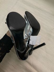 Chic Silver Slingback Heels