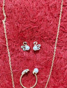 Elegant Gold-Tone Jewellery Set