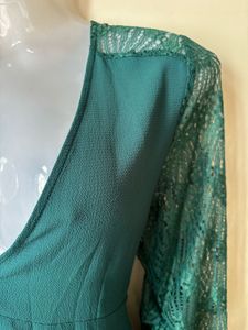 Elegant Emerald Green Lace Sleeve Dress