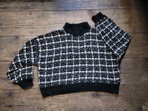 🌸Black & White Classic Sweater