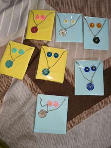 Daisy Necklace and Earring Set
