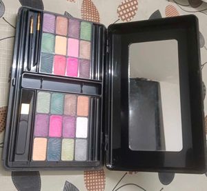 stunning make-up kit