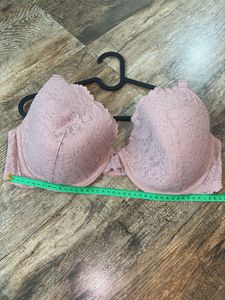 Elegant Pink Lace Bra 👙