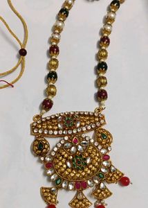 Stunning Gold Tone Necklace &amp; Earrings Set