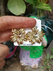 Gold Flower Stud Earrings