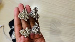 Exquisite Pearl and Crystal Necklace Set