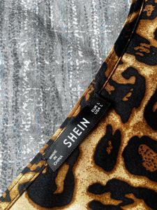 Chic Leopard Print Long Sleeve Top