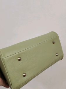 adorable chic green handbag 👜