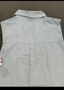 Forever 21 Green Button-Down Crop Top