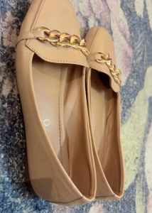 Stylish Nude Loafers with Gold Chain