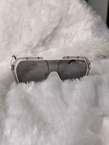 Fendi Stylish Oversized Shield Sunglasses