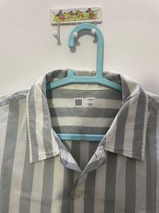 Uniqlo !! light weight Striped Short-Sleeve Button