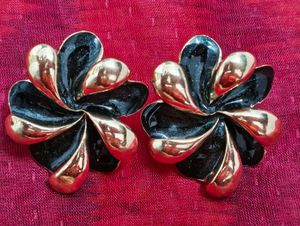Vintage Black &amp; Gold Floral Earrings