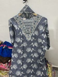 Elegant Rose Print Kurta with Hood