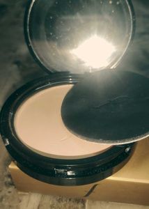 Faces Canada Weightless Compact