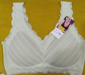 281 -- Stylish White Lace Trim Bra
