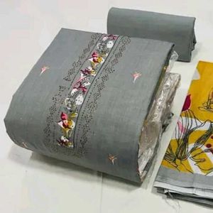 Elegant Grey Kurta Set with Floral Embroidery
