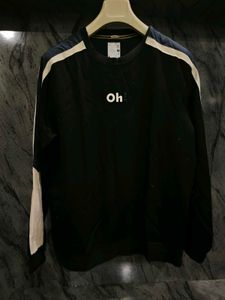 Black Crewneck Sweatshirt with "Oh" Graphic