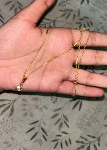 Elegant Gold Chain Necklace with Pendant