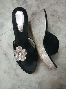 Beautiful Black And Grey Flower Design Wadges😍👌