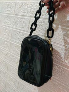 Chic Black Shoulder Bag with Chunky Chain