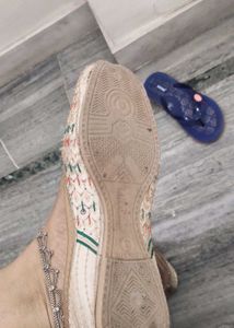 comfortable jutiya with beautiful embroidery